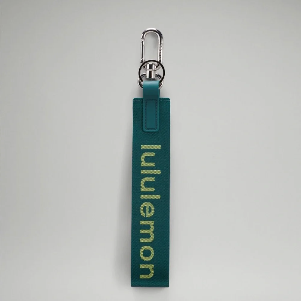 ✨Sold✨Lululemon • Never Lost Keychain - Picture 1 of 4